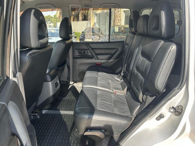 MITSUBISHI PAJERO LWB 3.2 4WD AUTO SPANISH LHD IN SPAIN 177000 MILES 7 SEAT 2001